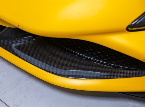 Ferrari F8 SPIDER 42