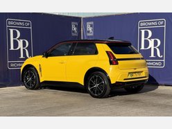 Renault 5 comfort range 52kWh iconic five Hatchback 5dr Electric Auto (150 ps) 6