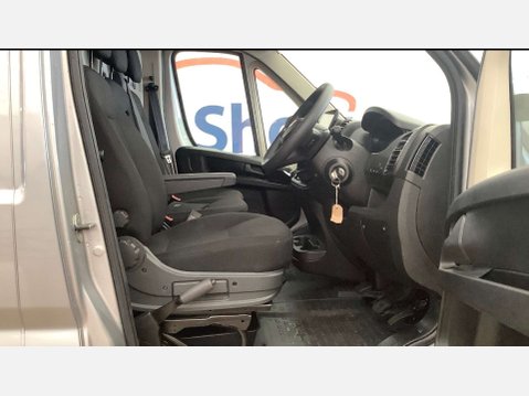 Peugeot Boxer 2.2 Boxer 35 Professional L3H2 5dr 5