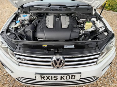 Volkswagen Touareg 3.0 TDI V6 BlueMotion Tech R-Line Tiptronic 4WD Euro 6 (s/s) 5dr 17