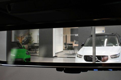 Land Rover Defender 3.0 Defender X-Dynamic HSE D MHEV A 4WD 5dr 17