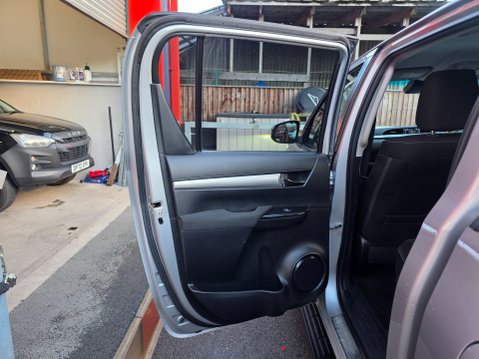 Toyota Hilux INVINCIBLE 4WD D-4D DCB 22