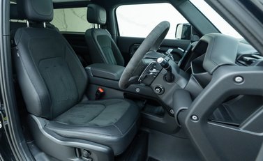 Land Rover Defender 90 V8 P525 14