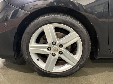 Toyota Auris 1.6 V-Matic Excel Euro 5 5dr 36