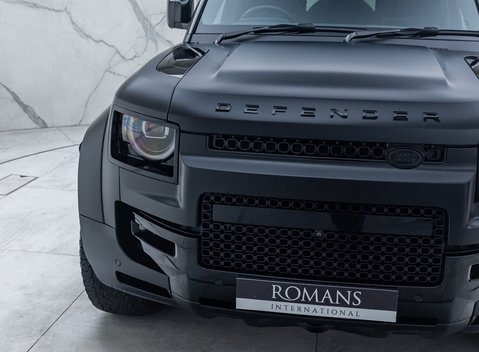 Land Rover Defender 110 OCTA Black 38