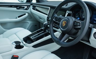 Porsche Macan S 10