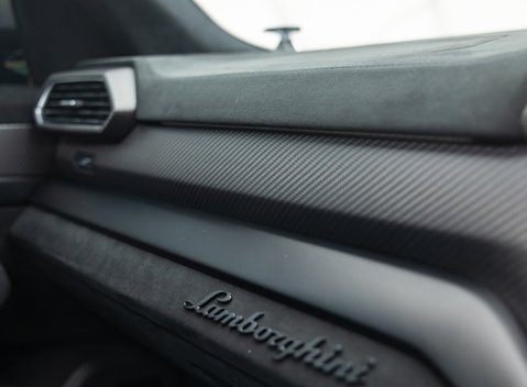 Lamborghini Urus PERFORMANTE 25