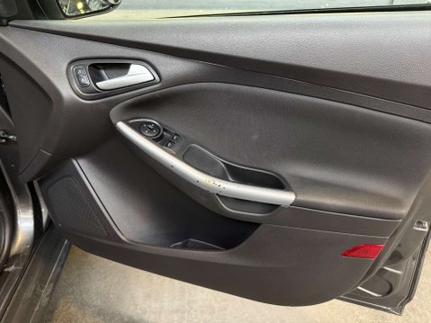 Ford Focus 1.6 Focus Zetec Auto 5dr 19