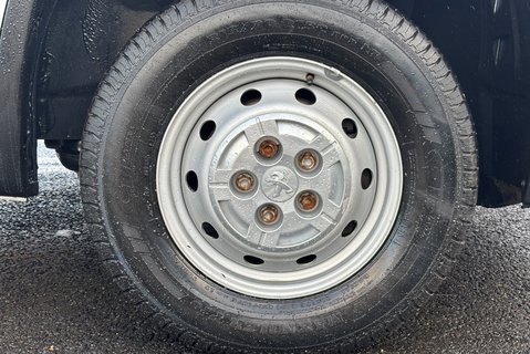 Peugeot Boxer 333 L1 H1 120 ps BlueHdi Professional - Sat Nav & Air Con 28