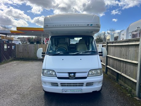 Auto-Sleepers Nuevo ES 4 BERTH PEUGEOT BOXER 2.2 HDI CHASSIS 8