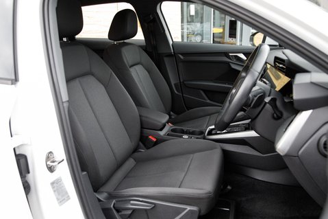 Audi A3 SPORTBACK TFSI TECHNIK MHEV 32