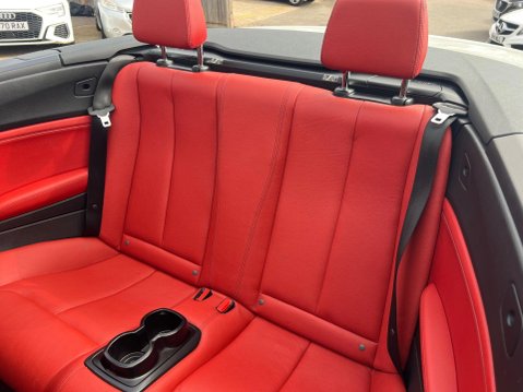 BMW 2 Series 2.0 220i Sport Euro 6 (s/s) 2dr 33