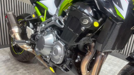 Kawasaki Z900 2019 69 PLATE FULL AKRAPOVIC ONLY 15K STUNNING NAKED BIKE 51