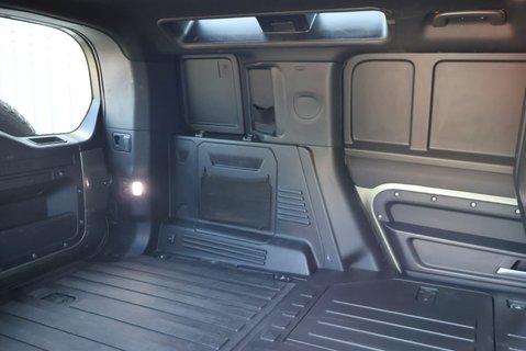 Land Rover Defender 110 D250 HARD TOP SE MHEV styled by Seeker BIG SPEC 18