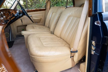 Bentley S1 Continental Flying Spur 4-Light 19