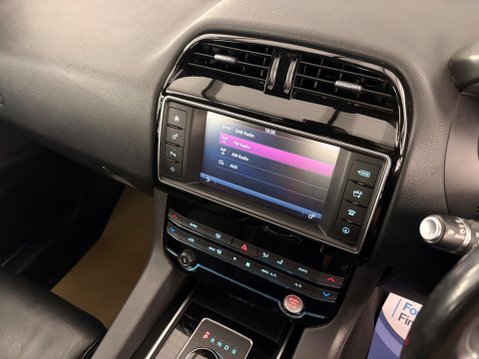 Jaguar F-Pace 2.0 D180 Prestige SUV 5dr Diesel Auto AWD Euro 6 (s/s) (180 ps) 17