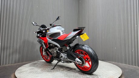Aprilia Tuono 660 2021 ONLY 11K STUNNING BIKE NEW TYRES MID WEIGHT NAKED 12