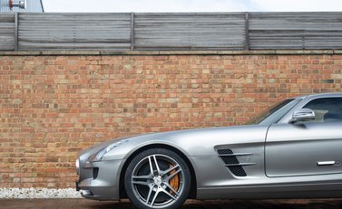 Mercedes-Benz SLS AMG 26