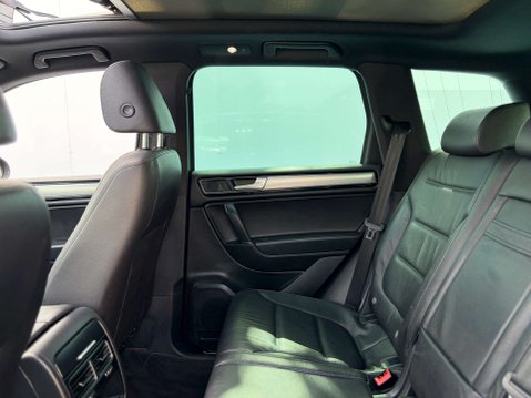 Volkswagen Touareg 3.0 Touareg V6 R-Line TDI BlueMotion Technology Auto 4WD 5dr 47
