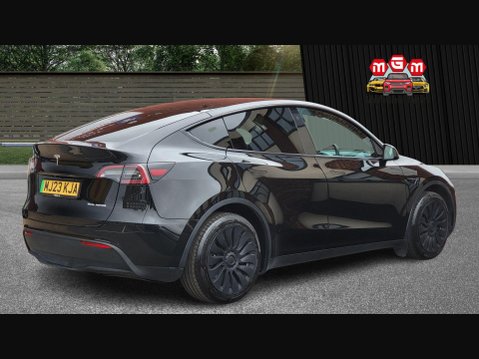 Tesla Model Y LONG RANGE AWD 9