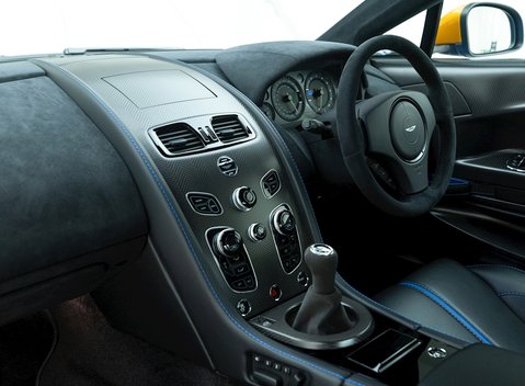 Aston Martin Vantage GT8 13