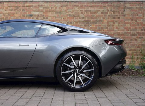Aston Martin DB11 16