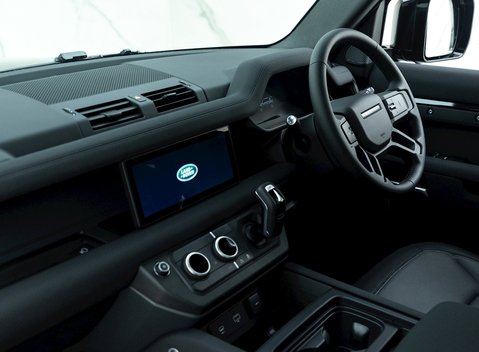 Land Rover Defender 110 X-Dynamic S D300 MHEV 15