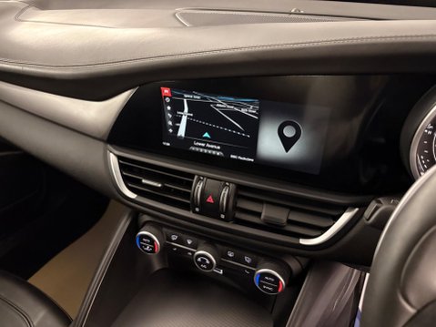 Alfa Romeo Giulia 2.0T Veloce Auto Euro 6 (s/s) 4dr 16