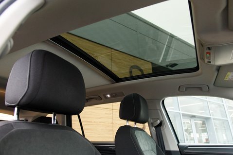 Volkswagen Tiguan Allspace SEL TSI DSG 34