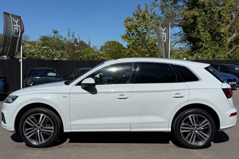 Audi Q5 TDI QUATTRO S LINE - PANORAMIC SUNROOF -TECH PACK -VIRTUAL COCKPIT 10