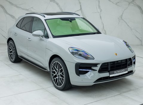 Porsche Macan S 8