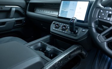 Land Rover Defender OCTA EDITION ONE 31