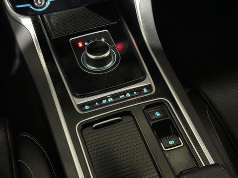 Jaguar XF D V6 S 14