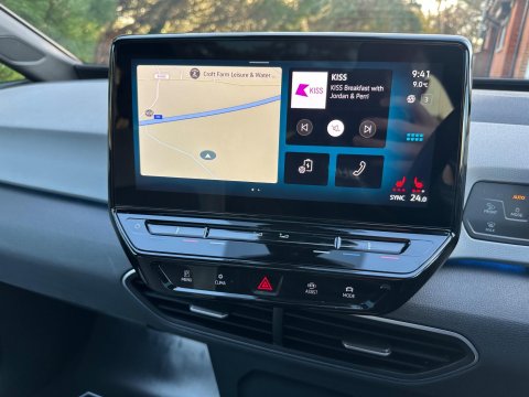 Volkswagen ID.3 Pro 58kWh Family Auto 5dr 17