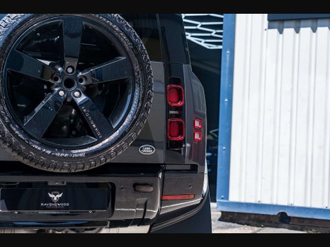 Land Rover Defender 3.0 Defender X-Dynamic HSE D MHEV Auto 4WD 5dr 27