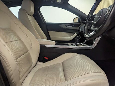 Jaguar XE 2.0 XE R-Dynamic S D Auto 4dr 29