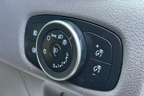 Ford Transit Custom 320 L2 Limited 130 ps Selectshift Double Cab in Van 30