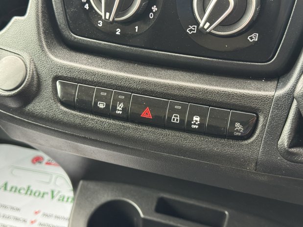 Citroen Relay MWB L2H2 Medium Roof Enterprise 35 Air Con Camera Sensors EURO 6 30