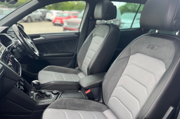 Volkswagen Tiguan R-LINE TECH 2.0 TDI 4MOTION DSG AUTO 23