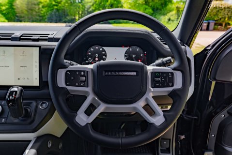 Land Rover Defender D250 X-Dynamic HSE Hard Top Obsidian 12