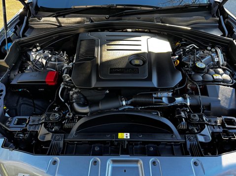 Jaguar F-Pace R-DYNAMIC HSE BLACK 49