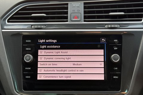 Volkswagen Tiguan R-LINE TECH TSI EVO DSG -CAMERA -FULL VW SERVICE HISTORY  51