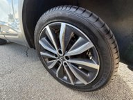 Renault Kadjar ICONIC TCE 11