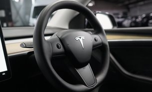 Tesla Model Y LONG RANGE AWD Solid Black One Owner Premium Sound Pano Roof VAT Q 23