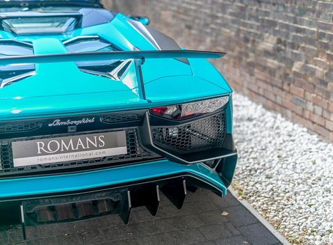 Lamborghini Aventador SV LP750-4 Roadster 23
