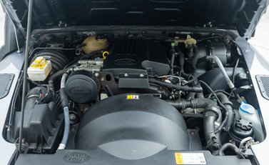 Land Rover Defender 90 ADVENTURE 37