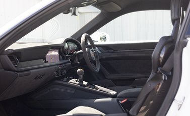 Porsche 911 (992) GT3 13