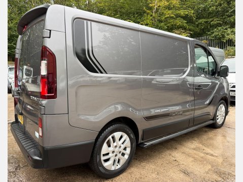 Renault Trafic 1.6 dCi ENERGY 27 Sport Nav Panel Van 5dr Diesel Manual SWB Standard Roof E 11
