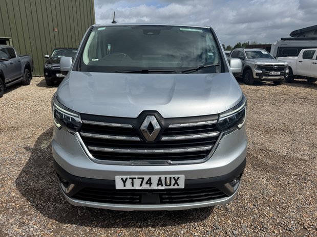 Renault Trafic Crew Cab AUTO LWB L2H1 Low Roof Sport LI30 Air Con Nav EURO 6 5