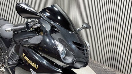 Kawasaki ZZR1400 2010 ONLY 30K STUNNING BIKE PANNIERS LONG MOT WARRANTY 1400CC 18